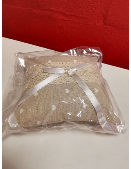 Coussin pour alliance avec coeur blanc