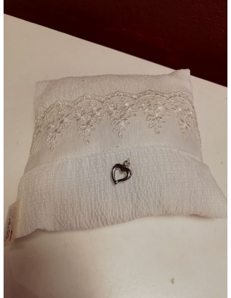 Coussin pour alliance blanc avec coeur argenté