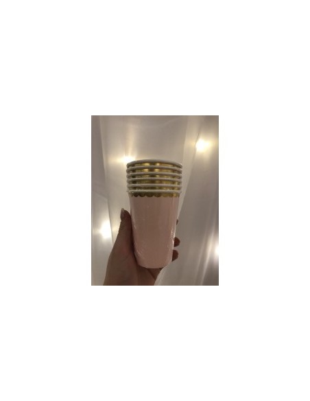 Gobelets roses à bords dorés